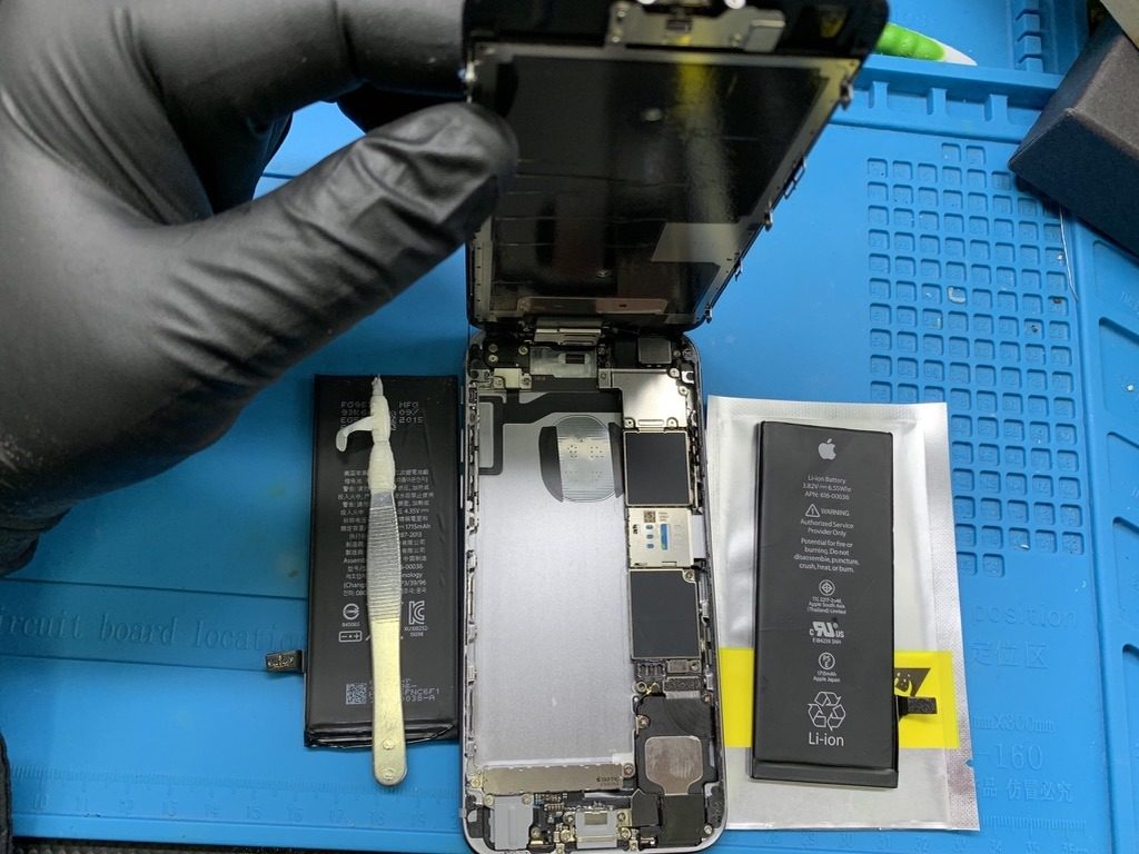 Proceso de reemplazo de bateria de iPhone paso a paso
