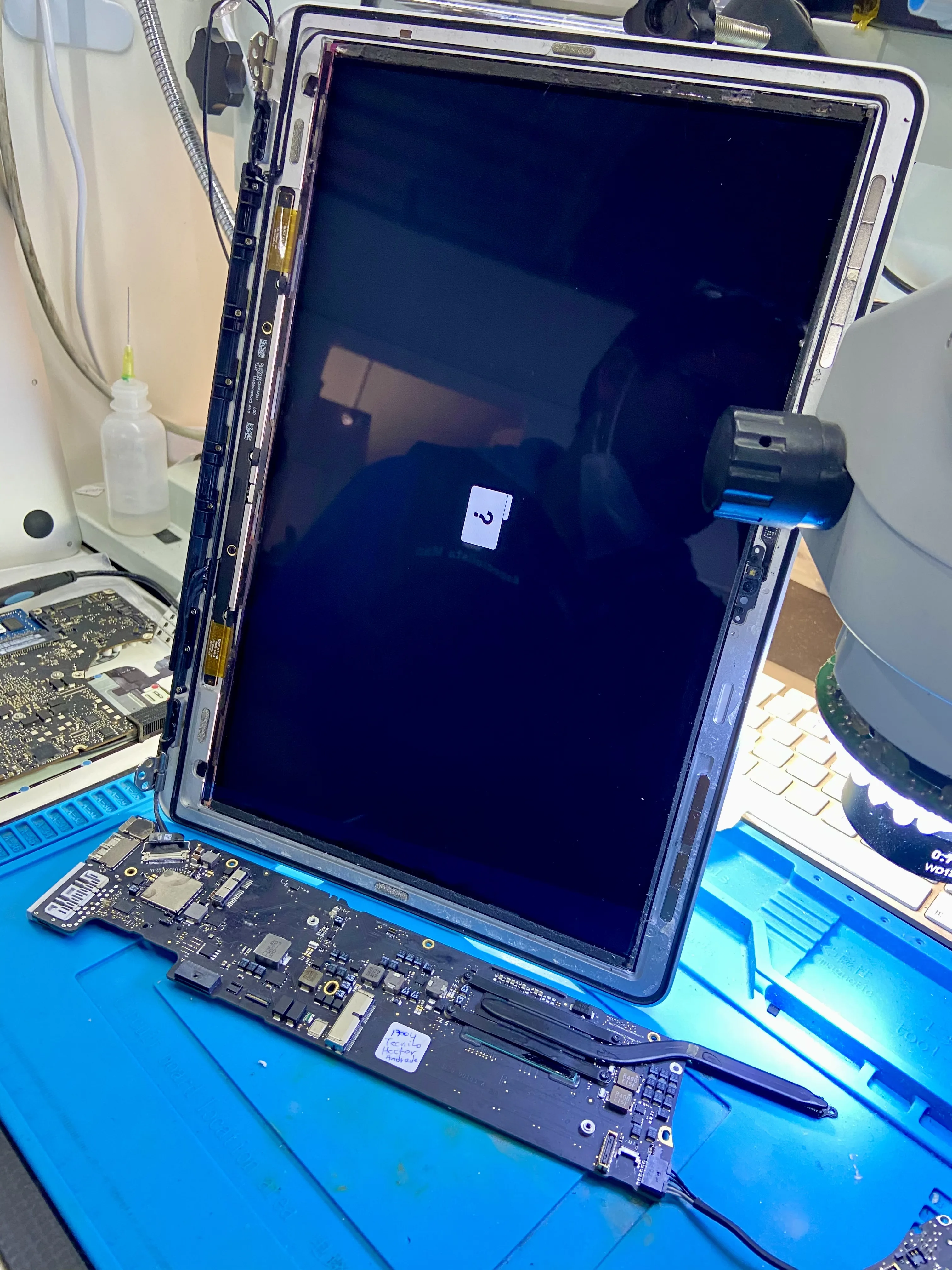 MacBook Air · placa + pantalla