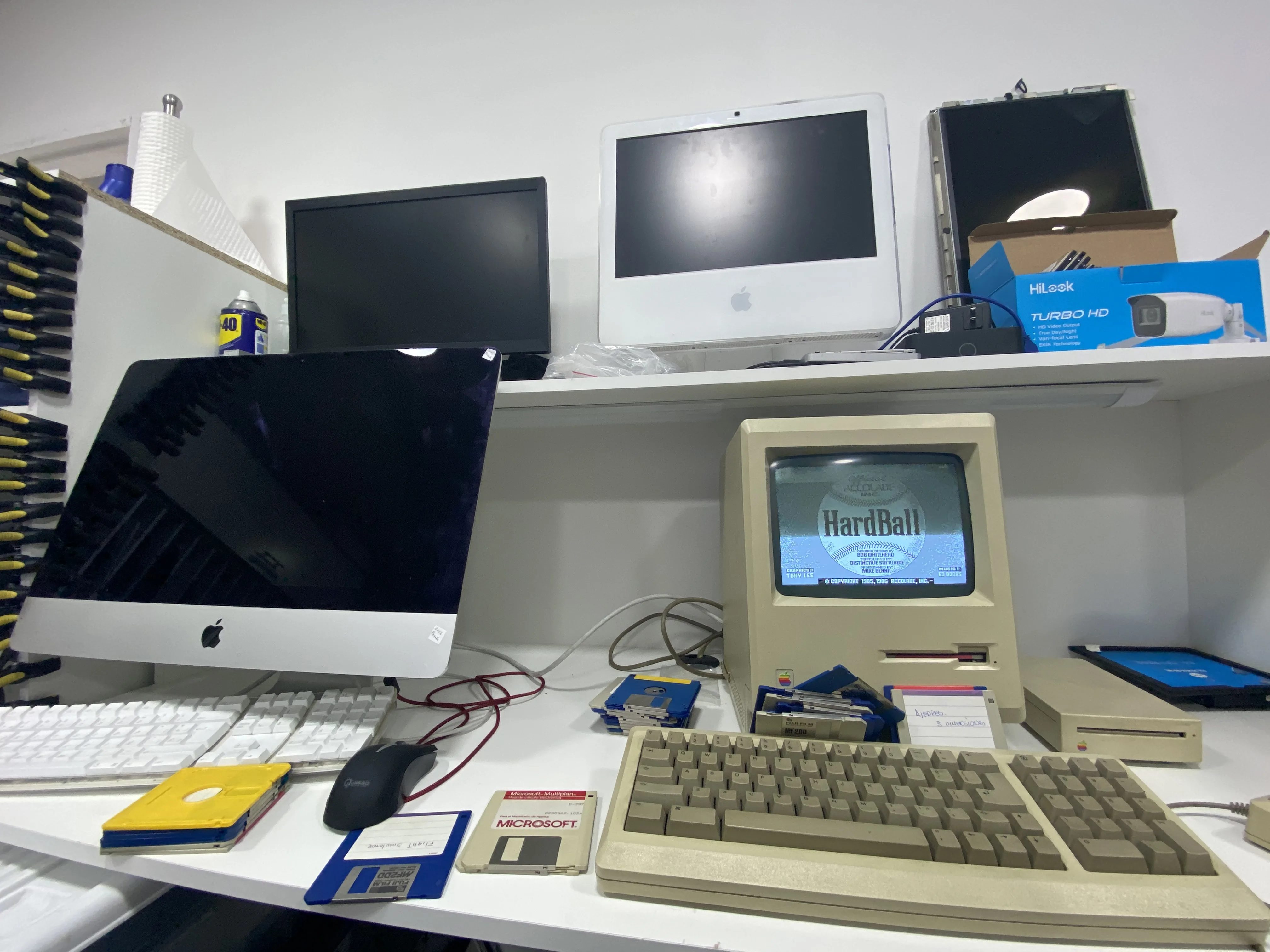 Taller + Macintosh 1984